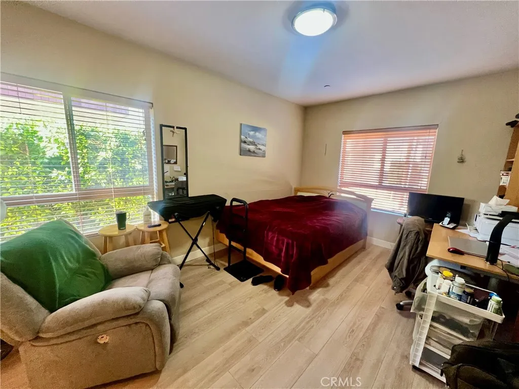 1515 Grismer Avenue 102, Burbank, California 91504 home-pic-9